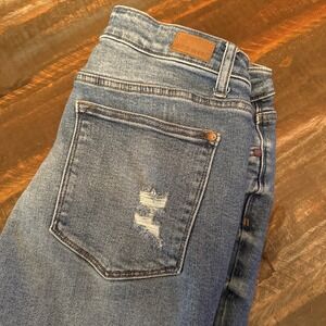 Women's Judy Blue Bermuda shorts size 1X distressed Rolled Cuff